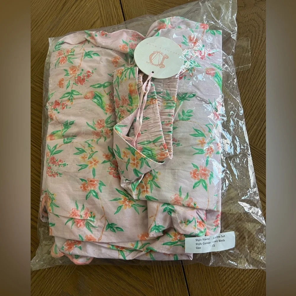 NWT Victoria Dunn Pink Floral Midi Dress - Picture 2 of 3